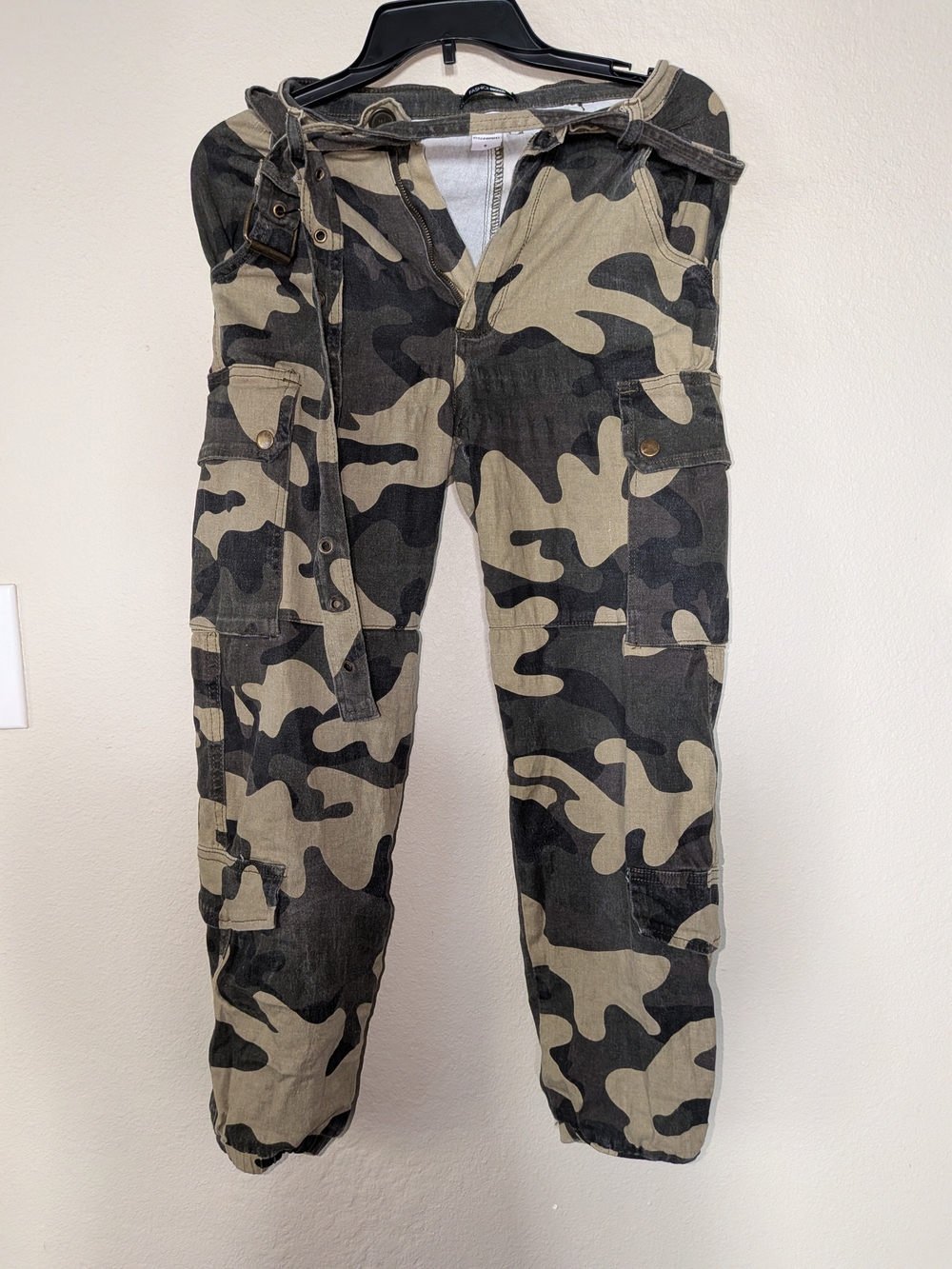 Women's High-waisted Jogger Camo Cargo Pants W/ Belt